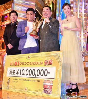  左から今田耕司、「ミルクボーイ」の駒場孝、内海崇、上戸彩