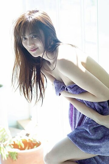  奥山かずさ写真集「ＡＩＫＡＧＩ」から（所属事務所提供）