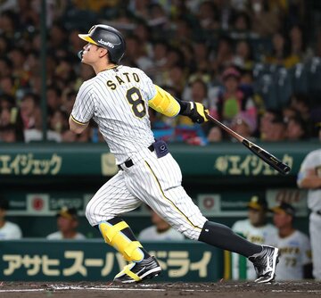 ２回に同点ソロを放った阪神・佐藤輝明