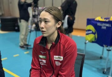 取材に応じる新キャプテン・石川真佑