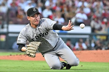 初回、坂倉の投ゴロに素早く反応した井上温大