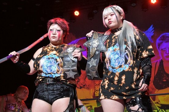 現ゴッデス王者の刀羅ナツコ(左)と琉悪夏のBMI2000が〝順当〟に首位突破を果たした