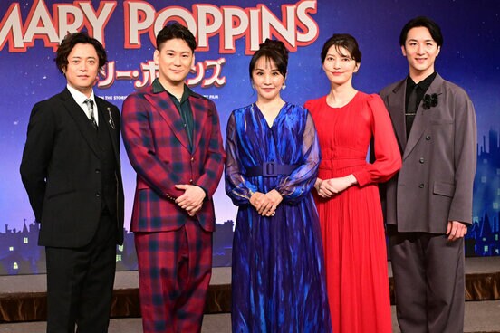 左から上川一哉、小野田龍之介、濱田めぐみ、朝夏まなと、大貫勇輔