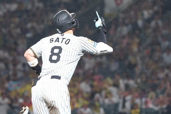 9回、リーグ単独トップの13号を放った佐藤輝明