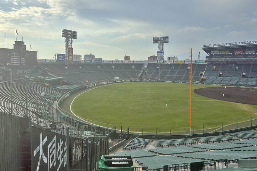 独特の形状で、ファンやＯBにも愛される甲子園球場