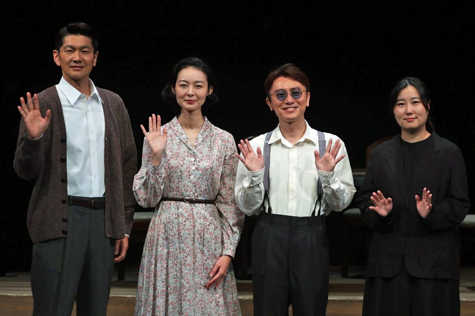 （左から）丸山智己、中村映里子、安田章大、石黒麻衣
