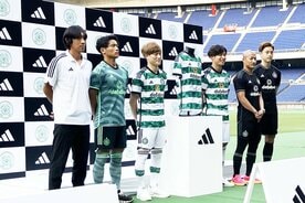 イベントに登場した(左から)中村俊輔氏、ＭＦ旗手怜央、ＦＷ古橋亨梧、ＤＦ岩田智輝、ＦＷ前田大然、ＤＦ小林友希