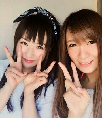  美闘陽子（右）と愛川ゆず季