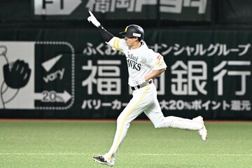 王会長は柳田悠岐の同点弾をたたえた