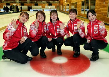 世界選手権で奮闘するＳＣ軽井沢クラブ。左から上野結生、西室淳子、金井亜翠香、上野美優、両川萌音