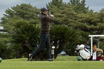 選手会ゴルフに参加したソフトバンク・周東