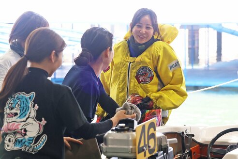 【実使用】西岡　剛　エルボーガード（送料込み！！） 3連単120番人気の〝14万舟 常滑ボート・GⅡレディースAS】西岡育未 防具