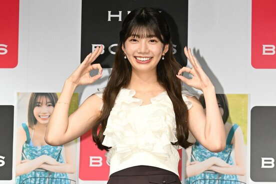 写真集発売記念イベントに登場した高本彩花