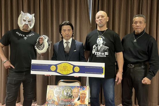 （左から）スーパー・タイガー、平井丈雅代表、村上和成、高橋”人喰い”義生.jpg