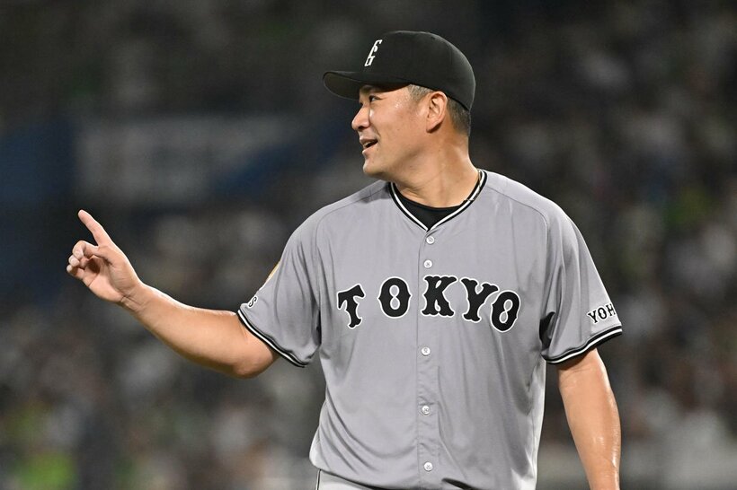 勝ち投手の権利を得て降板した巨人・田中将