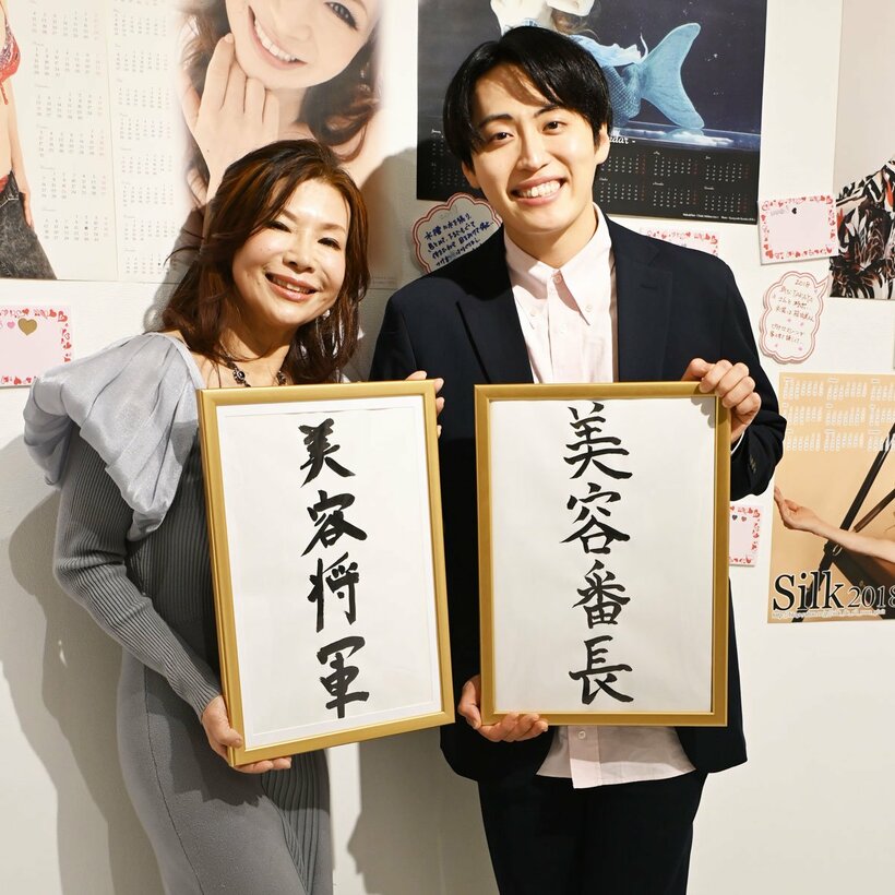 トークショーに登壇したシルク(左)とレインボー・池田直人