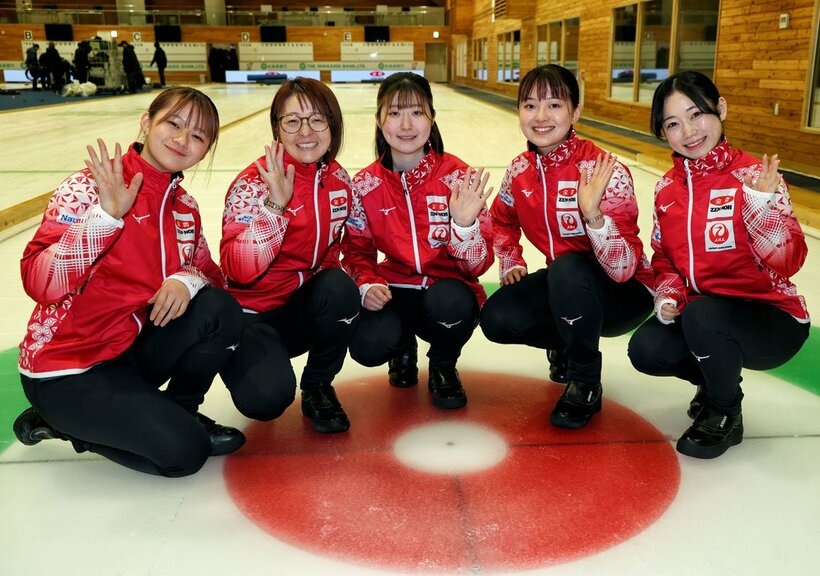 世界選手権で奮闘するＳＣ軽井沢クラブ。左から上野結生、西室淳子、金井亜翠香、上野美優、両川萌音