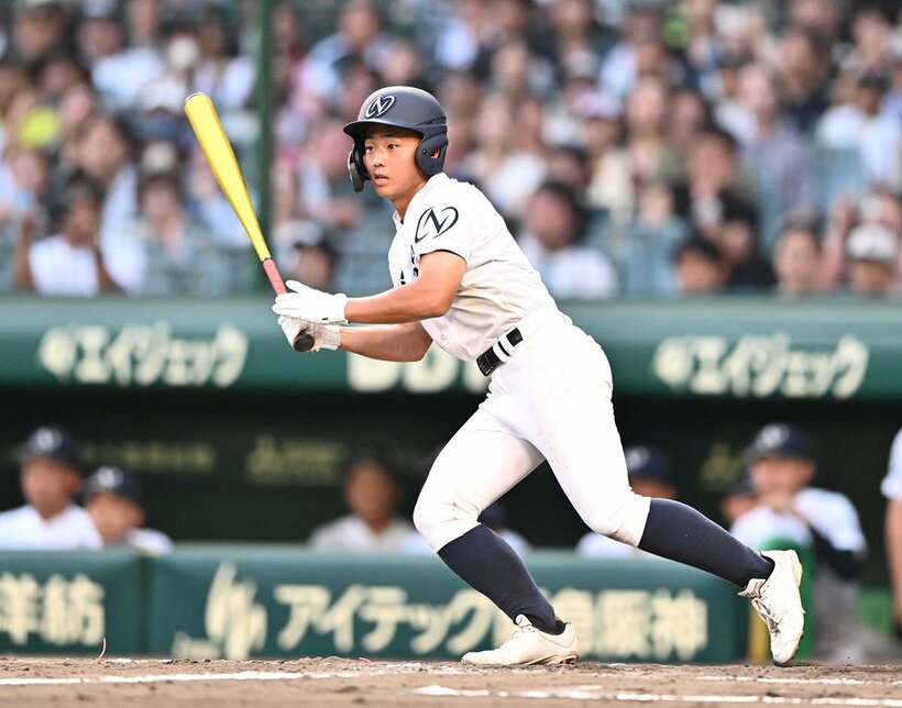 10回、左前へサヨナラを放った鳴門渦潮の山本飛佑雅