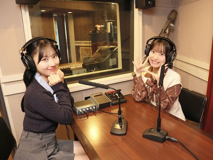 坂川陽香と徳永羚海の「ＡＫＢ４８ れみひゅーレディオ！！」初回収録写真（©AKB48）