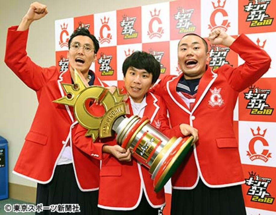  優勝した「ハナコ」の（左）から菊田、秋山、岡部