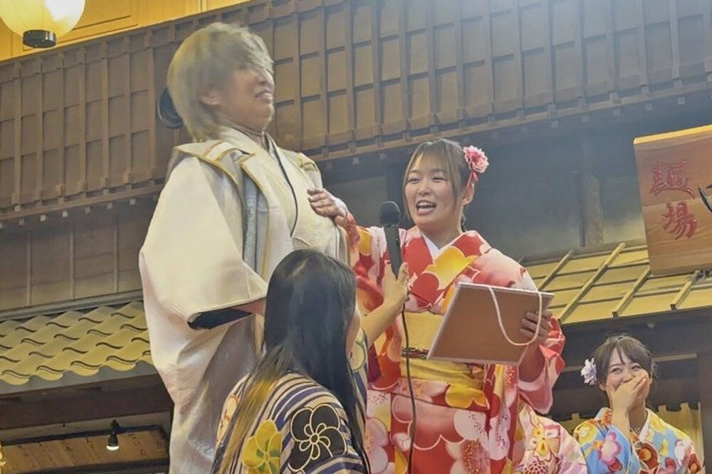 彩羽匠(左)に逆水平でツッコむSareee