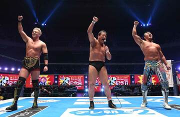  アントニオ猪木氏に「１、２、３、ダーッ！」のエールを送った（左から）オカダ、藤波、棚橋（東スポＷｅｂ）