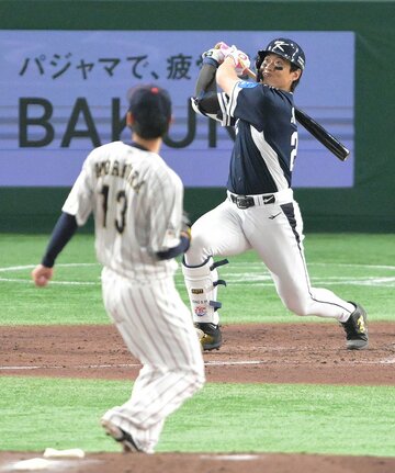 日韓戦で特大アーチを放ったソン・ソンムン