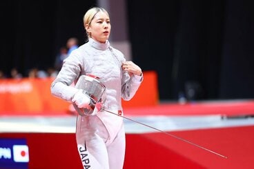 女子サーブルで優勝した江村美咲