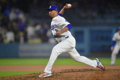 ドジャース】ディアスが古傷の〝爆弾〟告白「右膝の力が抜ける