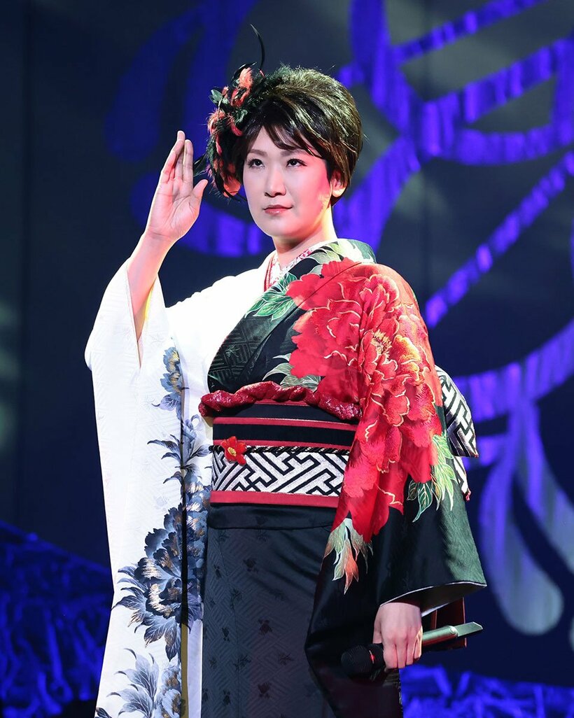 単独コンサートで元気な歌声を披露した市川由紀乃