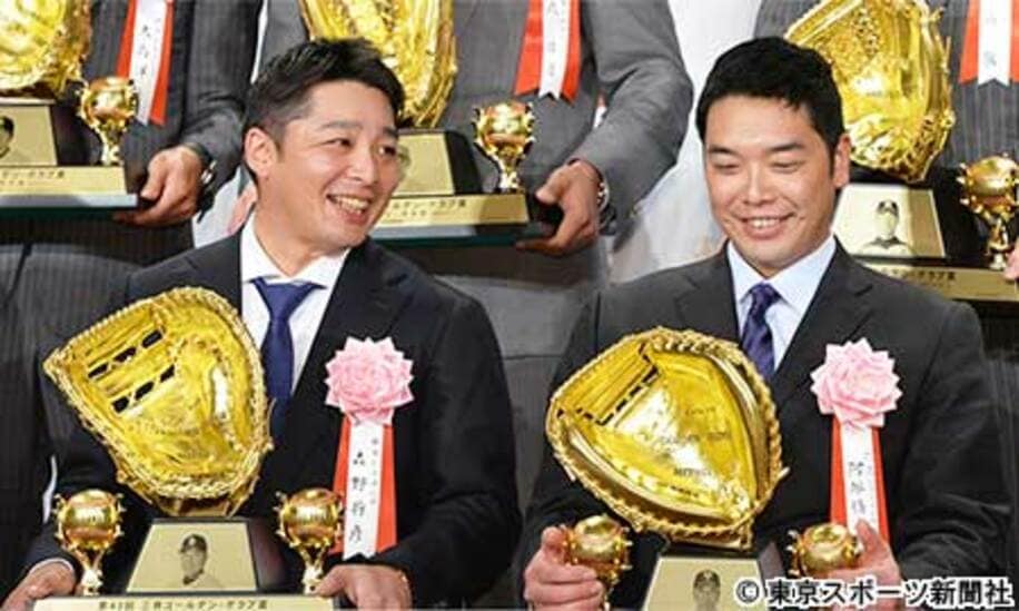 第４３回ゴールデン・グラブ賞表彰式に登場した中日・森野将彦（左）、巨人・阿部慎之助