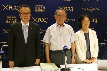 左から船田元衆院議員、岡田保良日本イコモス委員長、石川幹子日本イコモス理事