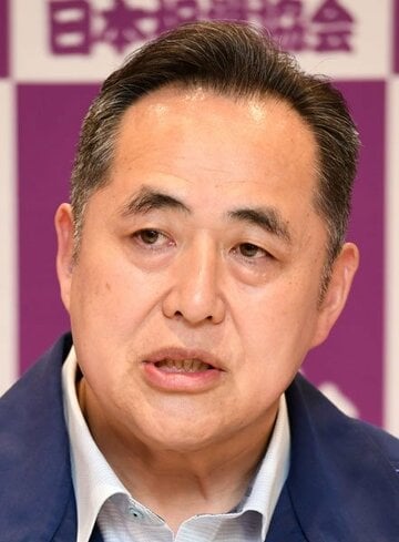  取材に応じた芝田山広報部長