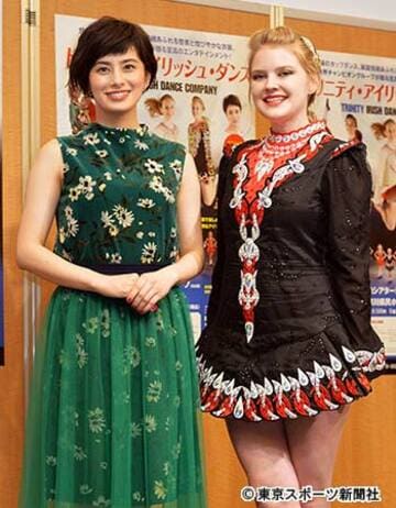 ホラン千秋（左）とダンサーのマリッサ・ウルスター