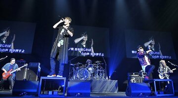  ライブを披露した「FLOW」