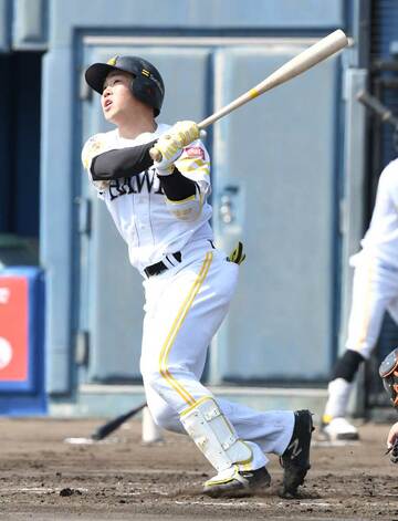  ２回、先制２ランを放ったソフトバンク・井上朋也（東スポWeb）