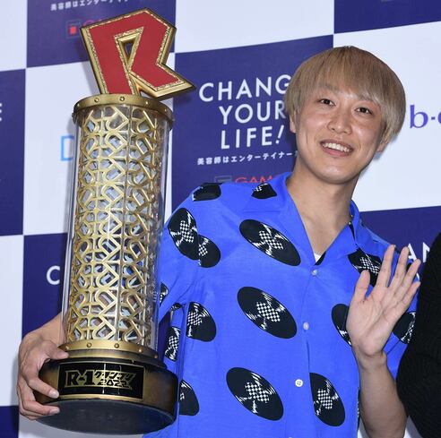 お見送り芸人しんいち W杯優勝トロフィーを持ち歩くメッシに「オレの