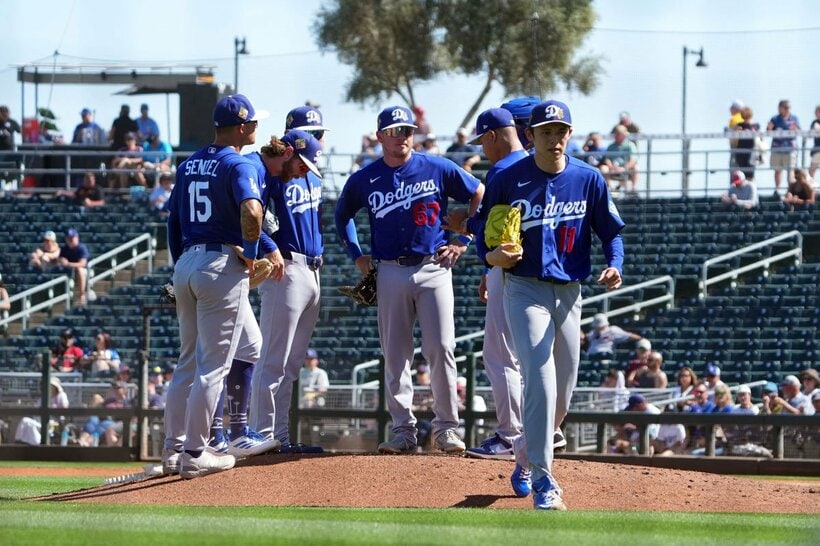 満塁弾を浴び、一死も取れずに降板する佐々木朗希（ロイター）