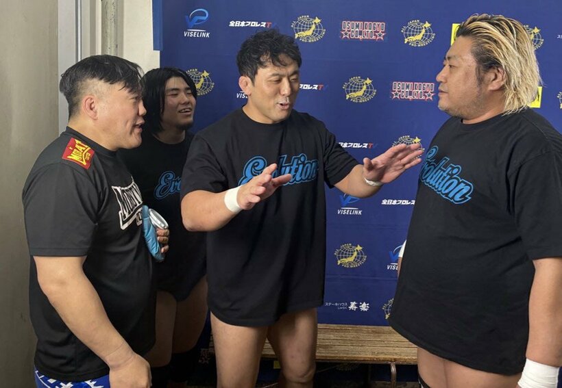 ユニットとしてのエボリューションを復活させた諏訪魔（左から佐藤光留、田村男児、鈴木秀樹、諏訪魔）