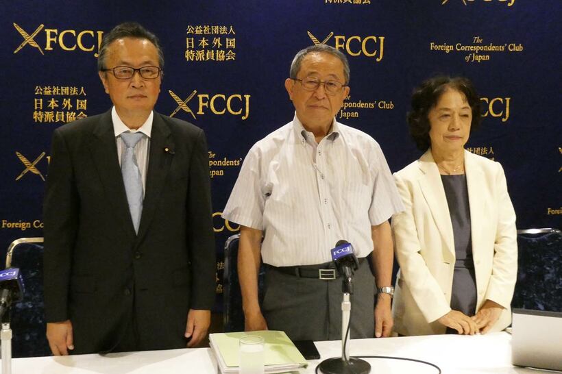 左から船田元衆院議員、岡田保良日本イコモス委員長、石川幹子日本イコモス理事