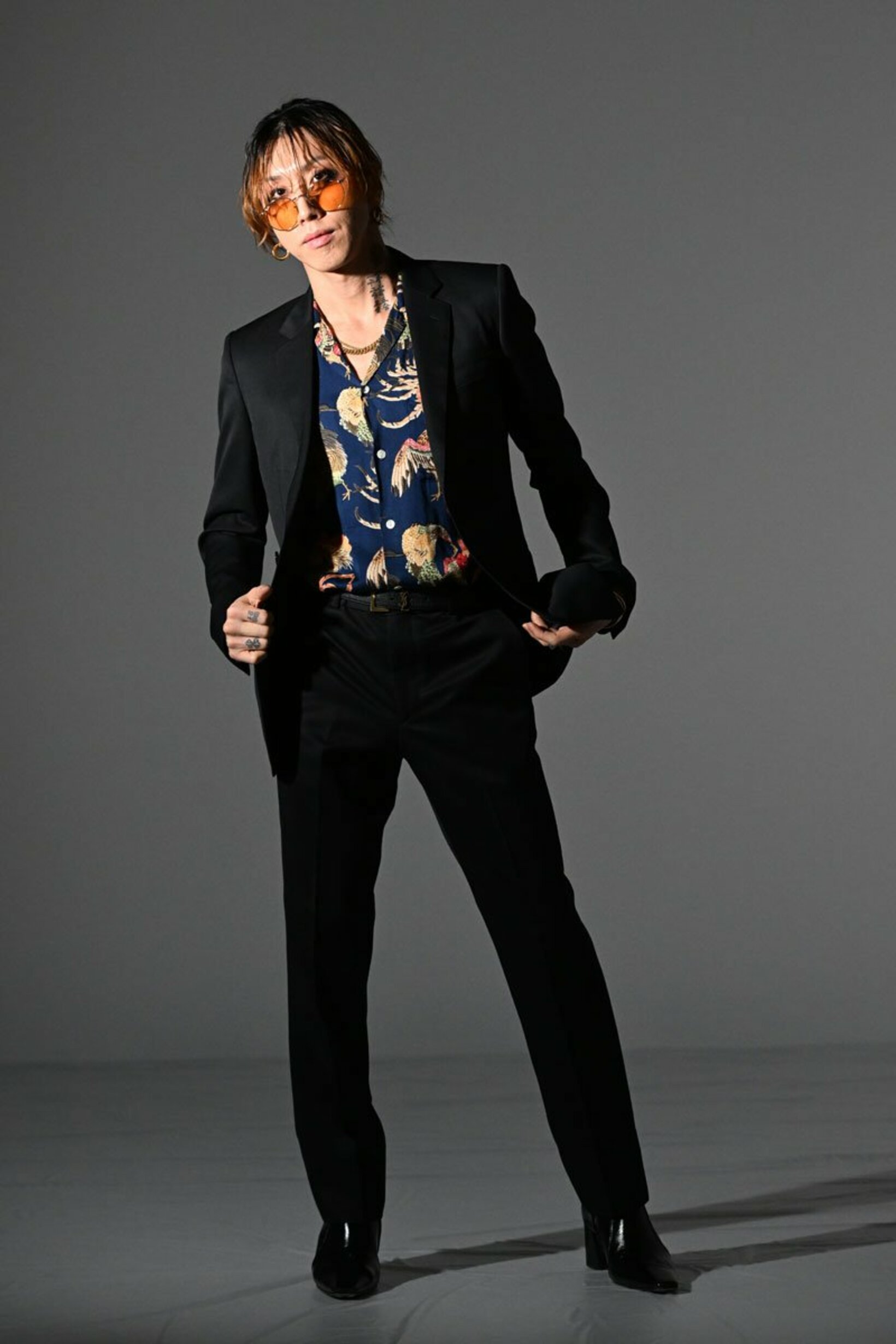 ポーズを決める渋谷龍太