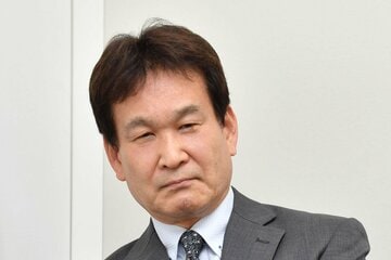 辛坊治郎氏
