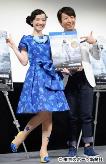 篠原ともえ（左）と有村昆