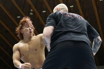 ゲイブ（右）に襲撃されるも返り討ちにした海野翔太