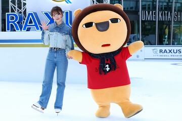 らいよんチャンとポーズを決める本田望結