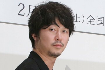 活動再開する新井浩文