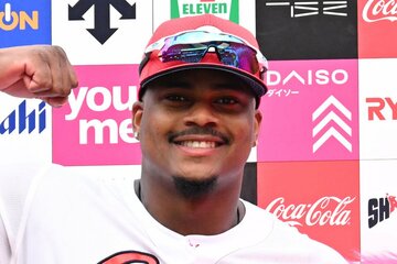 決勝押し出し四球の広島・モンテロ