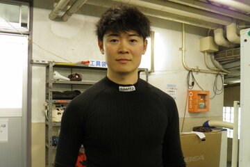 決意の競りで初日特選に臨む佐々木真也