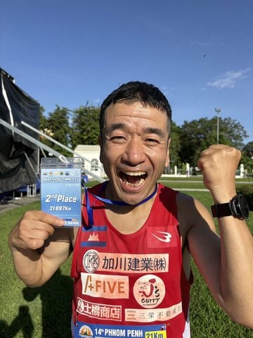 ２位入賞を喜ぶ猫ひろし