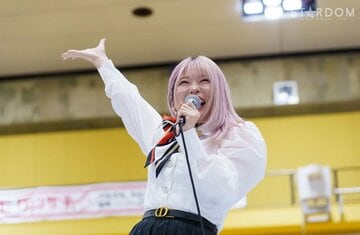 東祥アリーナ安城大会でファンにあいさつをする中野たむ